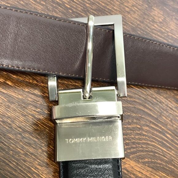 Tommy Hilfiger Men's CHG Genuine Leather Reversible Belt Black Size 54|56 NWOT - Picture 2 of 5